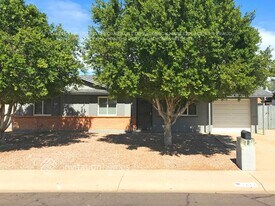 4614 W Mission Ln in Glendale, AZ - Building Photo