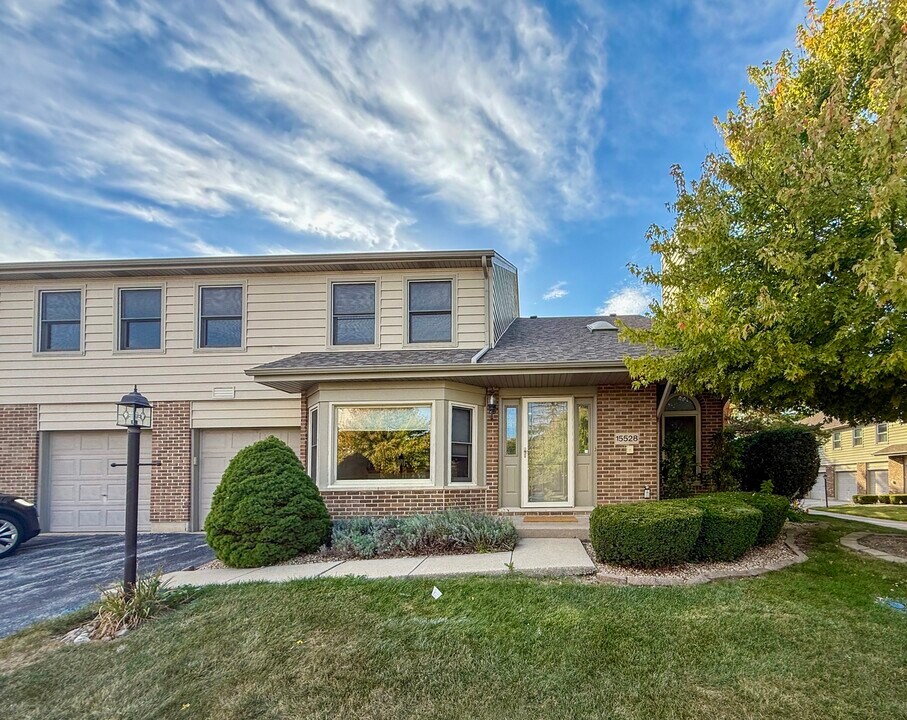 15528 Whitehall Ln in Orland Park, IL - Building Photo