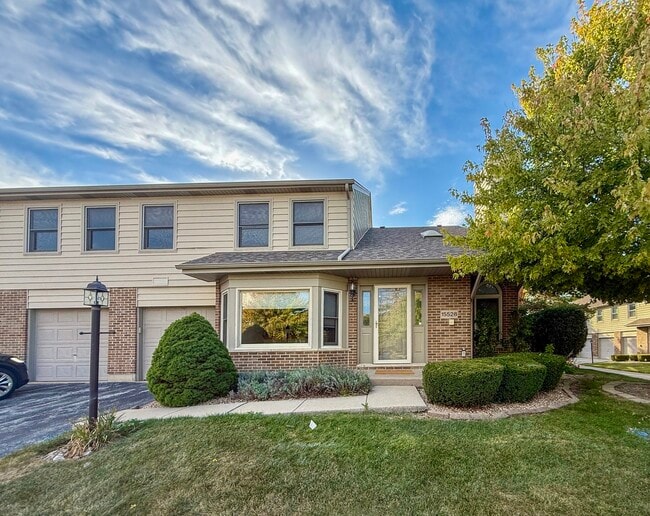 15528 Whitehall Ln