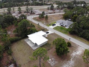 1137 Harris Ave S in Lehigh Acres, FL - Building Photo - Building Photo