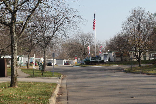 Americana Estates in Kalamazoo, MI - Foto de edificio - Building Photo