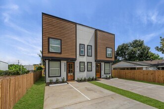 8605 Amadwe St in Houston, TX - Building Photo - Building Photo