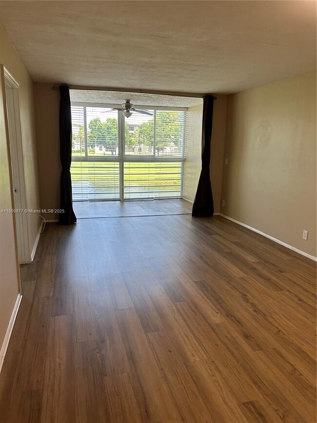 9230 Lagoon Pl in Davie, FL - Building Photo - Building Photo