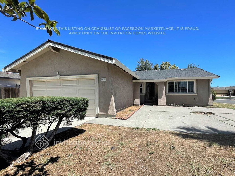 4430 Bollenbacher Ave in Sacramento, CA - Building Photo