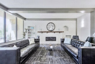 Centennial Towers in Oakville, ON - Building Photo - Building Photo