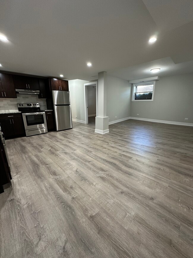 918 Crain St, Unit 2 Bed 1 Bath in Evanston, IL - Building Photo - Building Photo