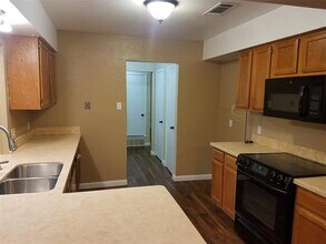 1702 Acorn Dr in Euless, TX - Building Photo - Building Photo