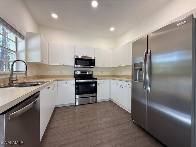 3305 Lisa Ln in Naples, FL - Building Photo - Building Photo