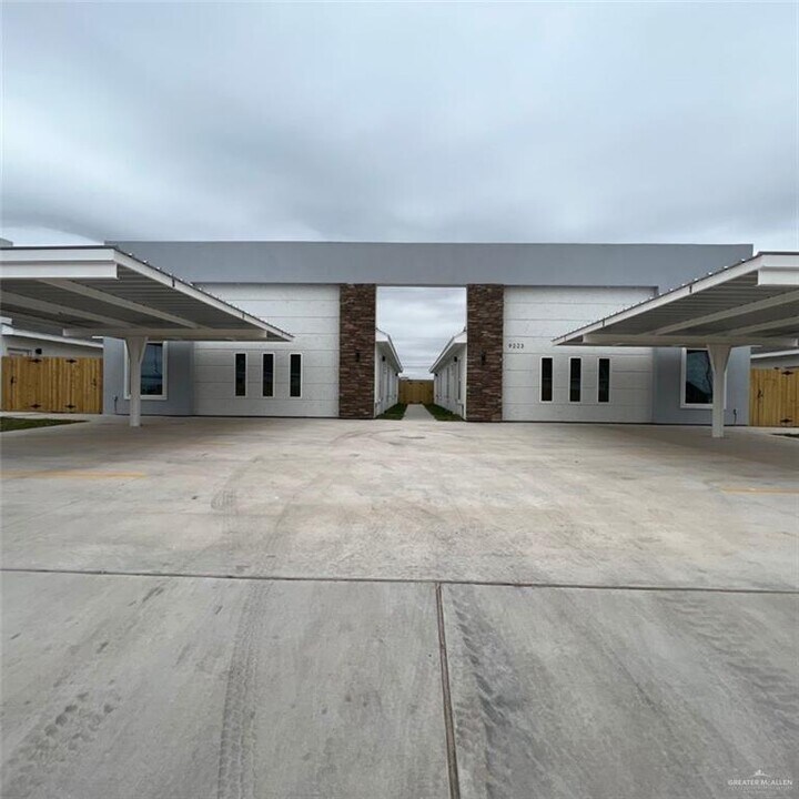 9223 N 59th St in McAllen, TX - Building Photo