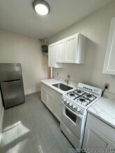 11 Scottfield Rd, Unit 5 in Boston, MA - Foto de edificio - Building Photo