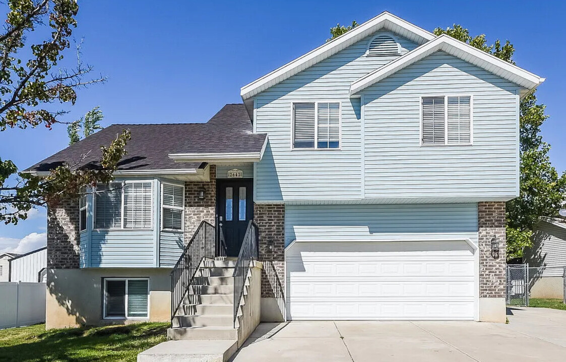 2642 W 3950 S in Roy, UT - Foto de edificio
