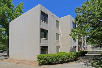 Bldg 520, 521, 522 & 523 in Mcclellan, CA - Building Photo - Building Photo