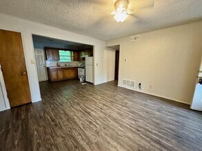 2074 N Gregg Ave in Fayetteville, AR - Building Photo - Building Photo
