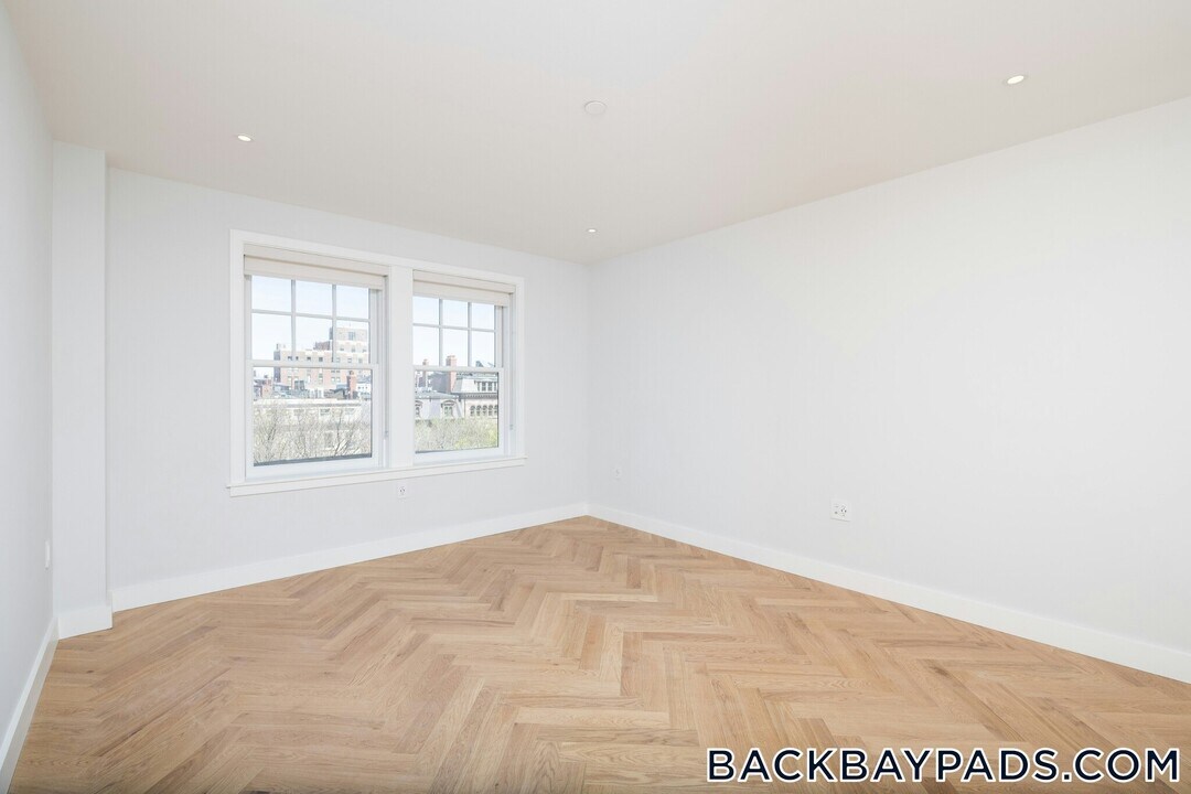 12 Commonwealth Ave in Boston, MA - Building Photo