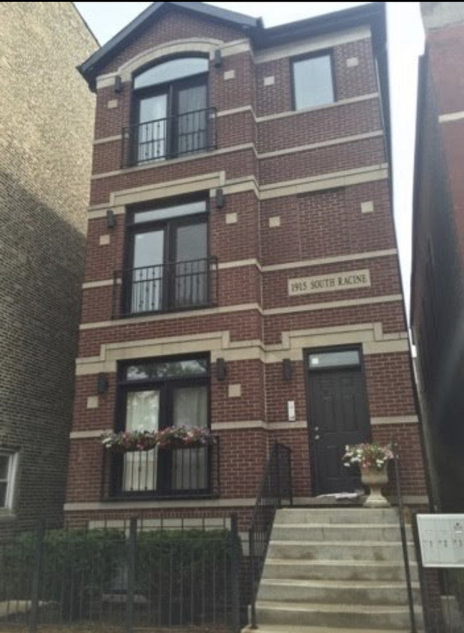 1915 S Racine Ave, Unit 3 in Chicago, IL - Foto de edificio - Building Photo