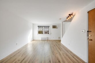 25 Hastings Ave in Rutherford, NJ - Building Photo - Building Photo