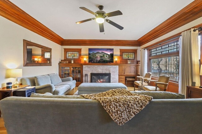 property at 128 W Walnut St