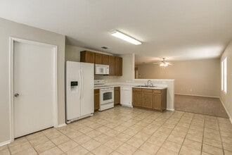 1017 Maidenhair Ln in Crowley, TX - Foto de edificio - Building Photo