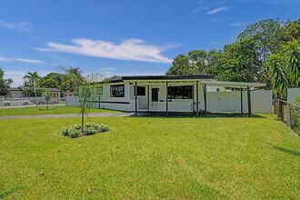 18600 NW 11th Rd in Miami, FL - Building Photo - Building Photo