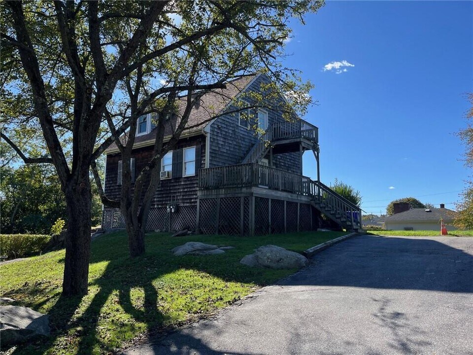 3 Buttonwood St in Bristol, RI - Building Photo
