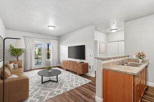 Cascade Ridge in Lebanon, OR - Building Photo