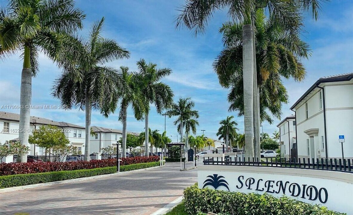 8111 W 36th Ave, Unit 1 in Hialeah, FL - Building Photo