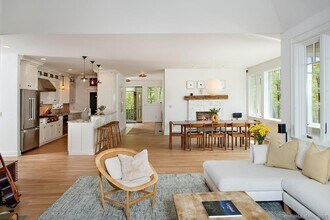 121 Quaker Hill Rd in Pawling, NY - Building Photo - Building Photo