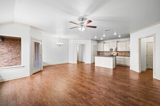 9806 Avenue V in Lubbock, TX - Building Photo - Building Photo