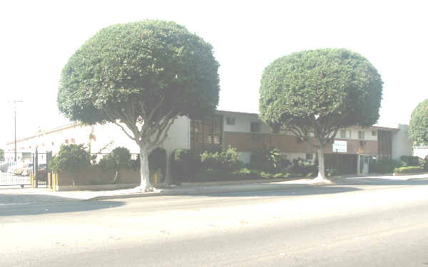 13921 Normandie Ave. in Gardena, CA - Building Photo