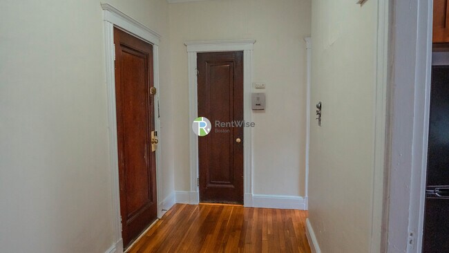 1800 Commonwealth Ave in Boston, MA - Building Photo - Building Photo