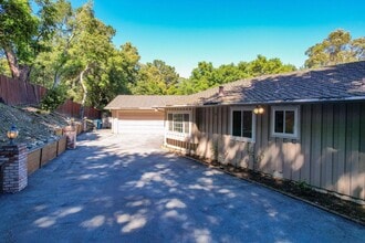 25 Warmwood Way in Hillsborough, CA - Building Photo - Building Photo