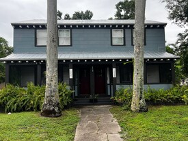 1531 Hough St in Ft. Myers, FL - Building Photo