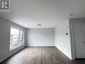 401 Glenroy Gilbert Dr in Ottawa, ON - Building Photo - Building Photo