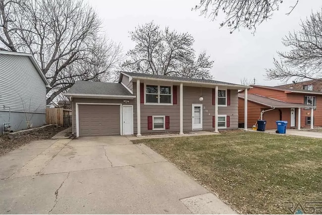 property at 204 N Fanelle Ave