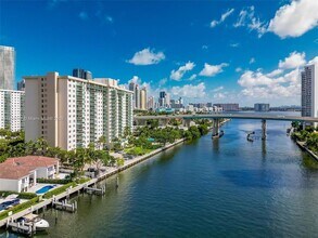 19390 Collins Ave, Unit 1410 in Sunny Isles Beach, FL - Building Photo - Building Photo