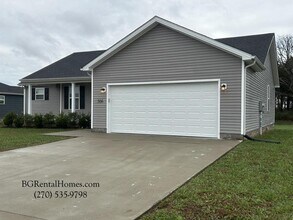 506 Labrador Dr in Plum Springs, KY - Building Photo - Building Photo