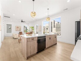 2015 N Prairie Ave in Dallas, TX - Building Photo