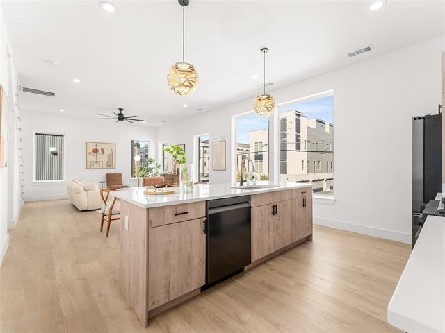 property at 2019 N Prairie Ave