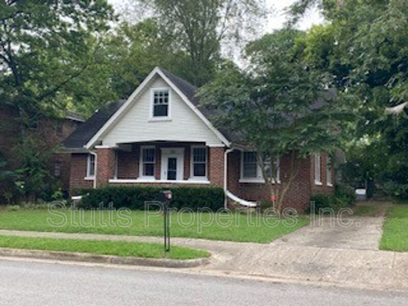 420 N Cedar St in Florence, AL - Building Photo