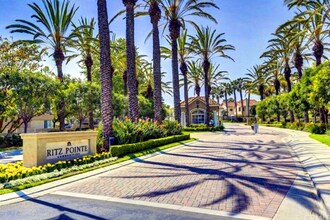 16 Corniche Dr in Dana Point, CA - Foto de edificio - Building Photo