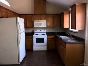 2213 W Candlelight Ln in Edinburg, TX - Building Photo - Building Photo