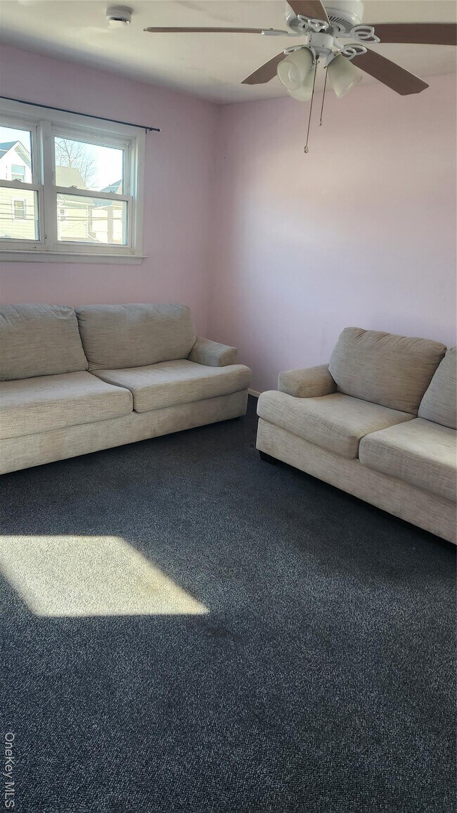 17 Stewart Ave in Hempstead, NY - Building Photo - Building Photo