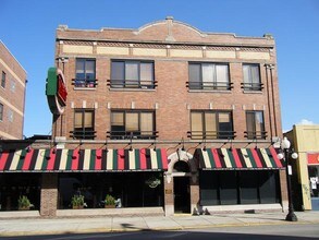 3211-3215 N Sheffield Ave in Chicago, IL - Foto de edificio - Building Photo