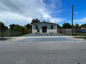 5433 SW 19th St in West Park, FL - Building Photo