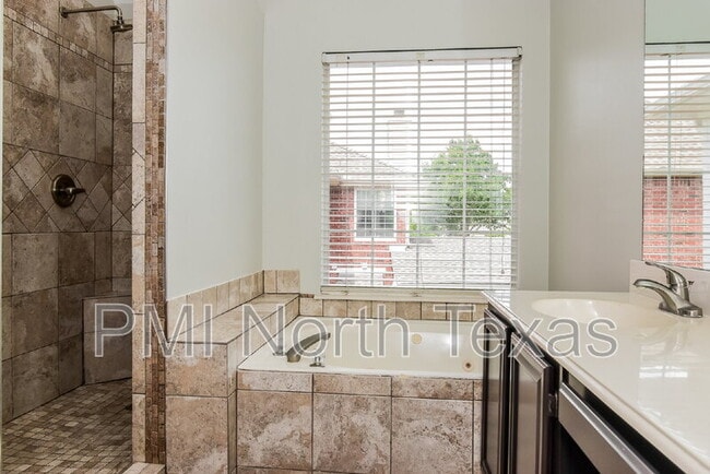 property at 2713 Summit View Dr