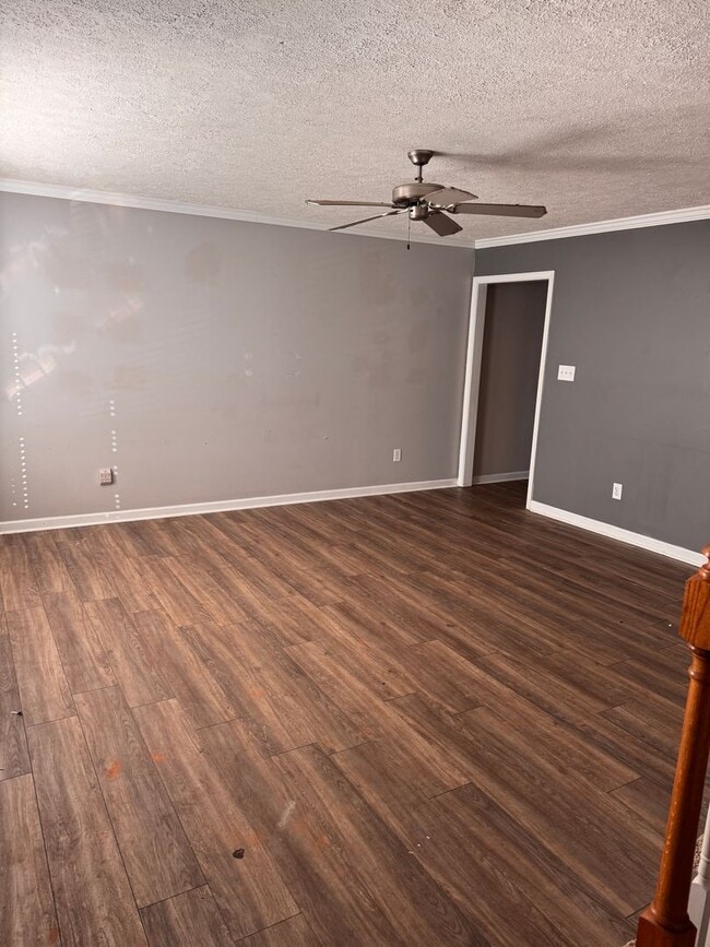 property at 160 Ivy Creek Ln