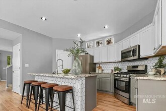 3918 S Mill Site Ave in Boise, ID - Foto de edificio - Building Photo