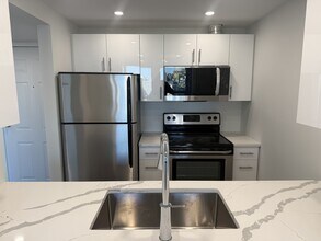811 Helmcken St in Vancouver, BC - Building Photo - Building Photo
