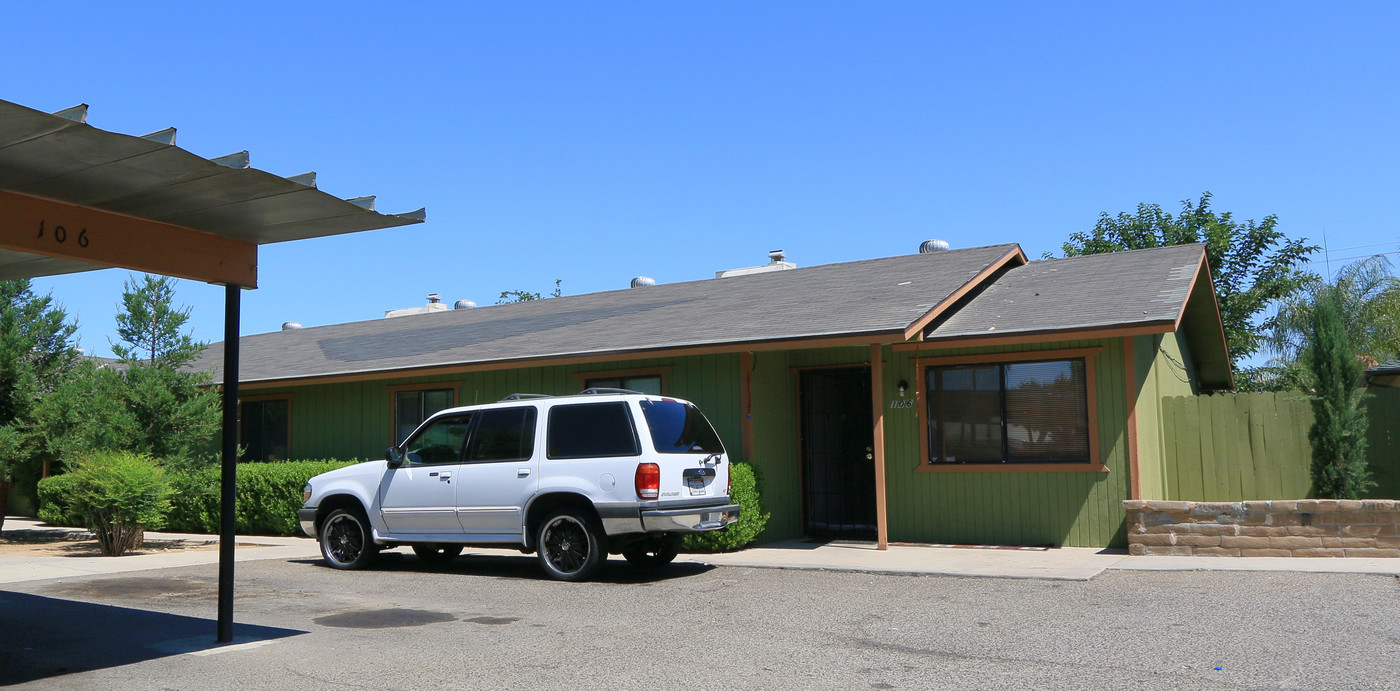 2640 W Robinson Ave in Fresno, CA - Foto de edificio