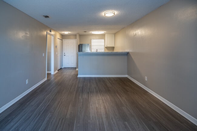 Caroline Village in Jacksonville, FL - Foto de edificio - Interior Photo